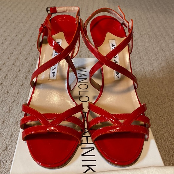 Manolo Must Have Size 7 1/2 - Picture 2 of 7